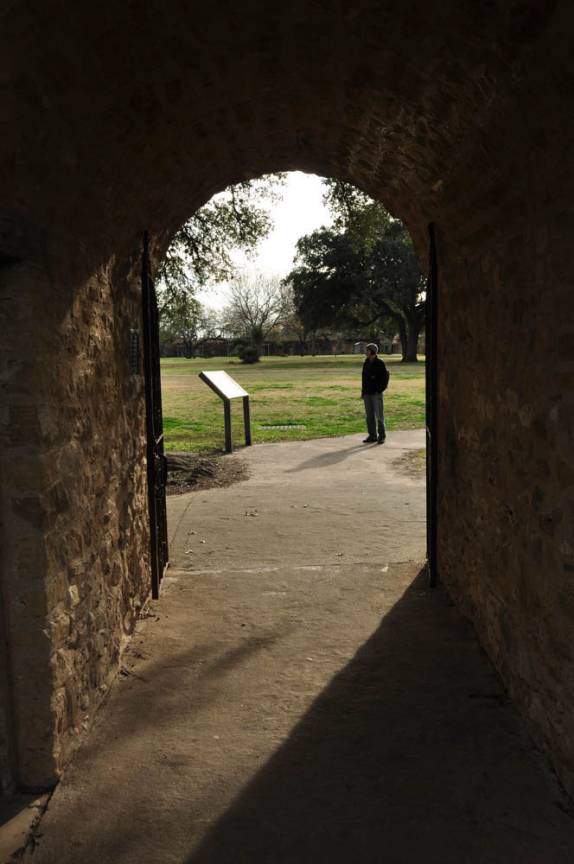 Visitando a missão franciscana de San Jose, perto de San Antonio, no sul do Texas, nos Estados Unidos
